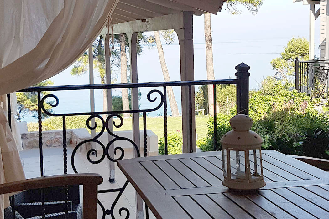 Jade, an ideal summer bungalow in Greece